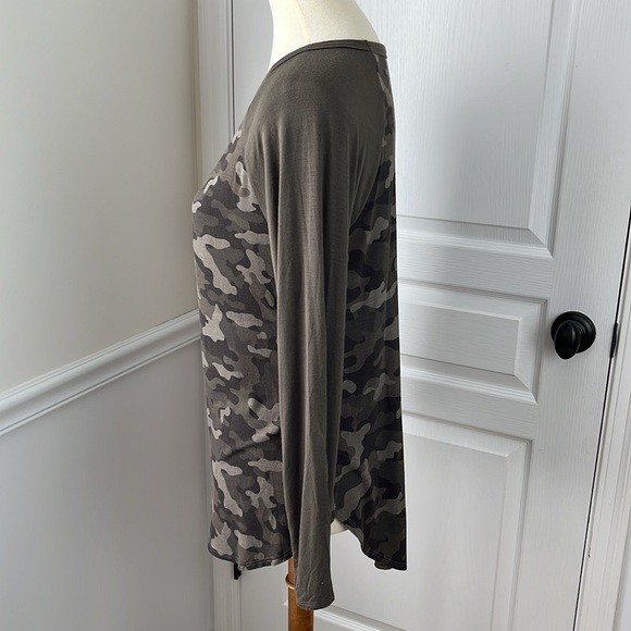 Faded Glory Camo Print Top - Picture 3 of 8